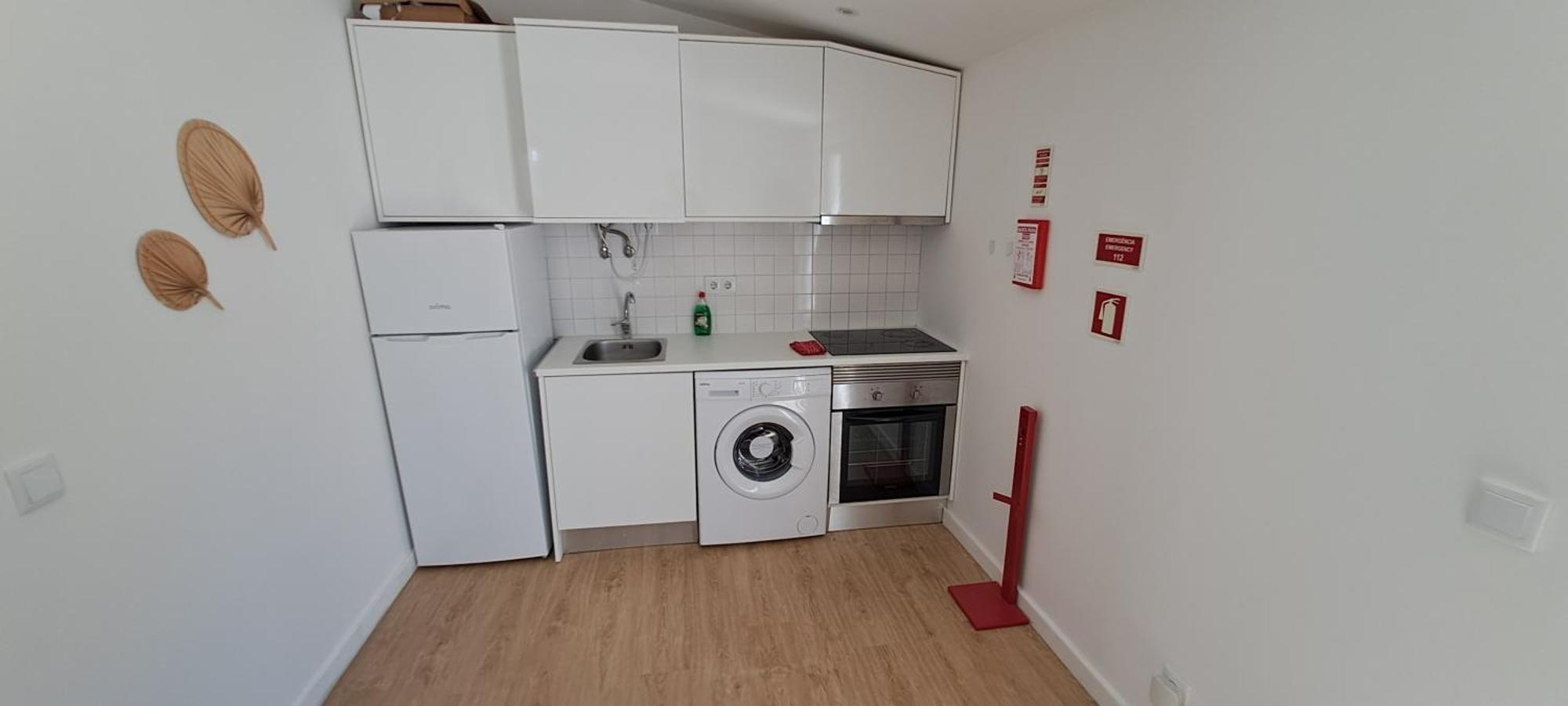 Serafina 3rd Floor 2br With Swimingpool And Terrace * Lisbon