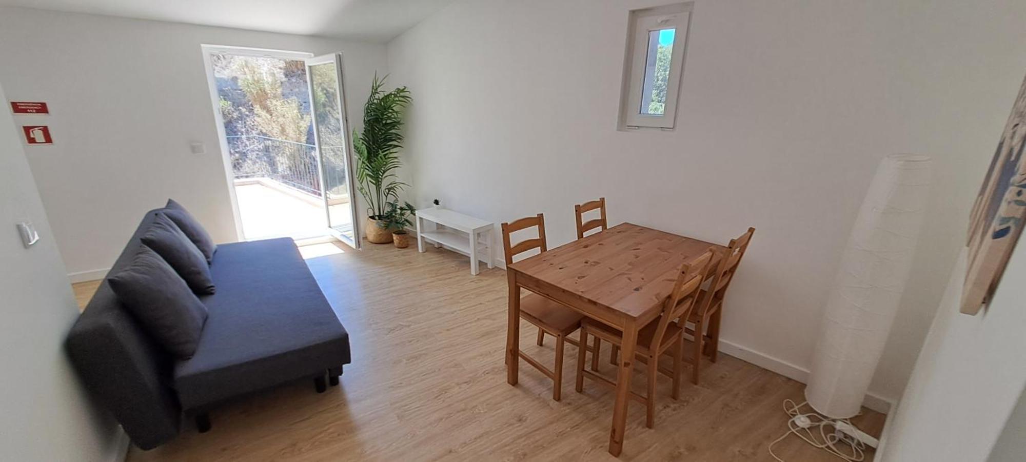 Serafina 3rd Floor 2br With Swimingpool And Terrace *